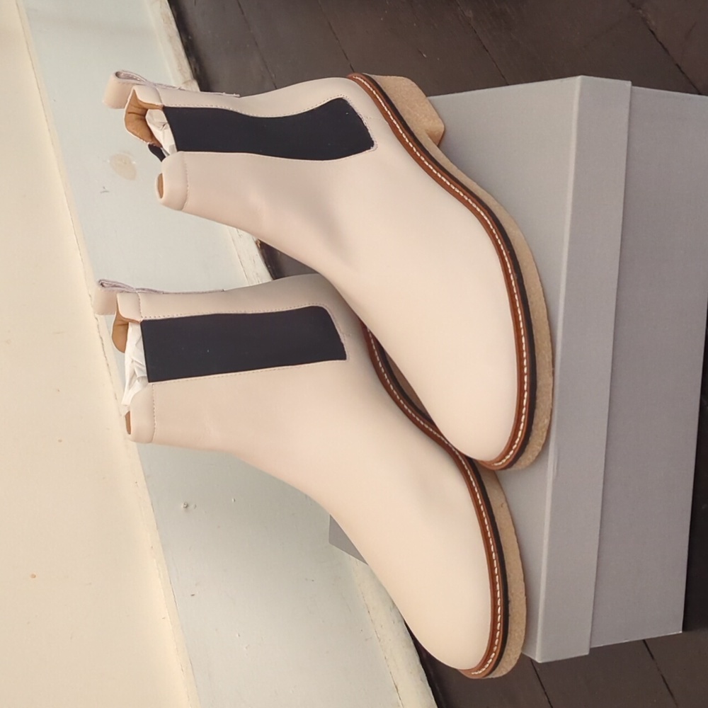 Everlane White Leather Chelsea boot